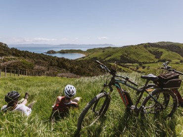 Hike and Bike Colville shuttle service located 4 minutes from Whitestar Station accommodation.